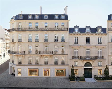 dior 30 avenue montaigne paris.